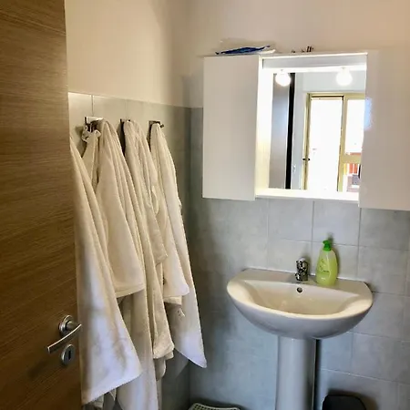 Casa Pellicano 1 Bed With Large Terrace & Sea View Apartment