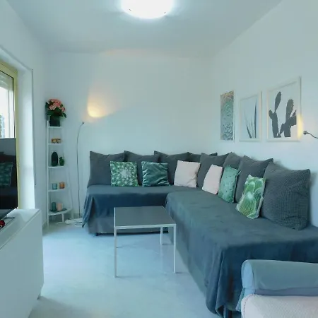 Casa Pellicano 1 Bed With Large Terrace & Sea View Apartment *