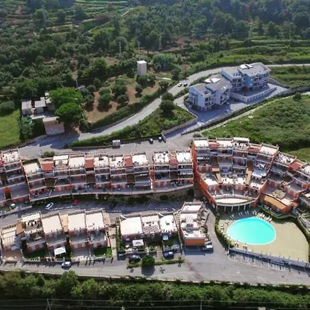 Casa Pellicano 1 Bed With Large Terrace & Sea View *
